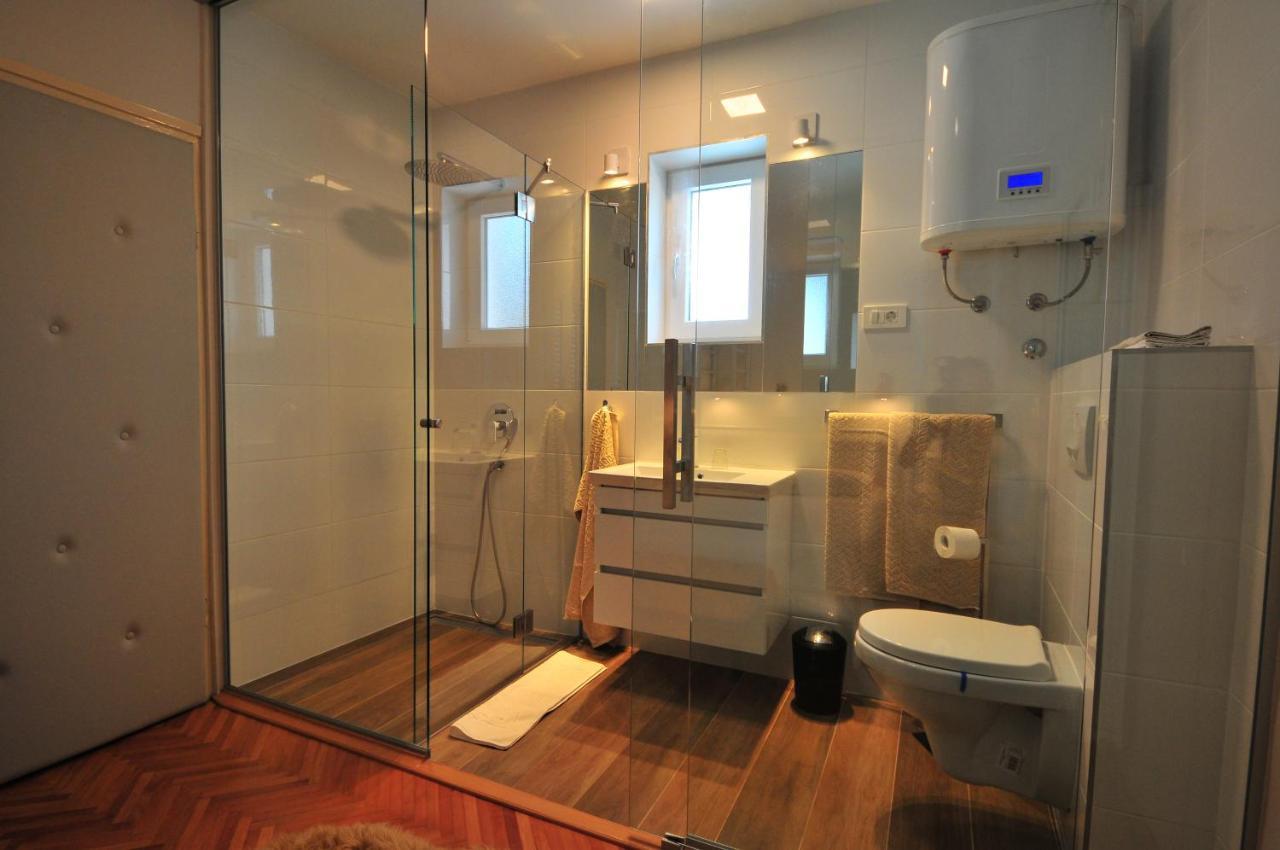 Apartments And Rooms By The Sea Banjol, Rab - 5077 Екстериор снимка