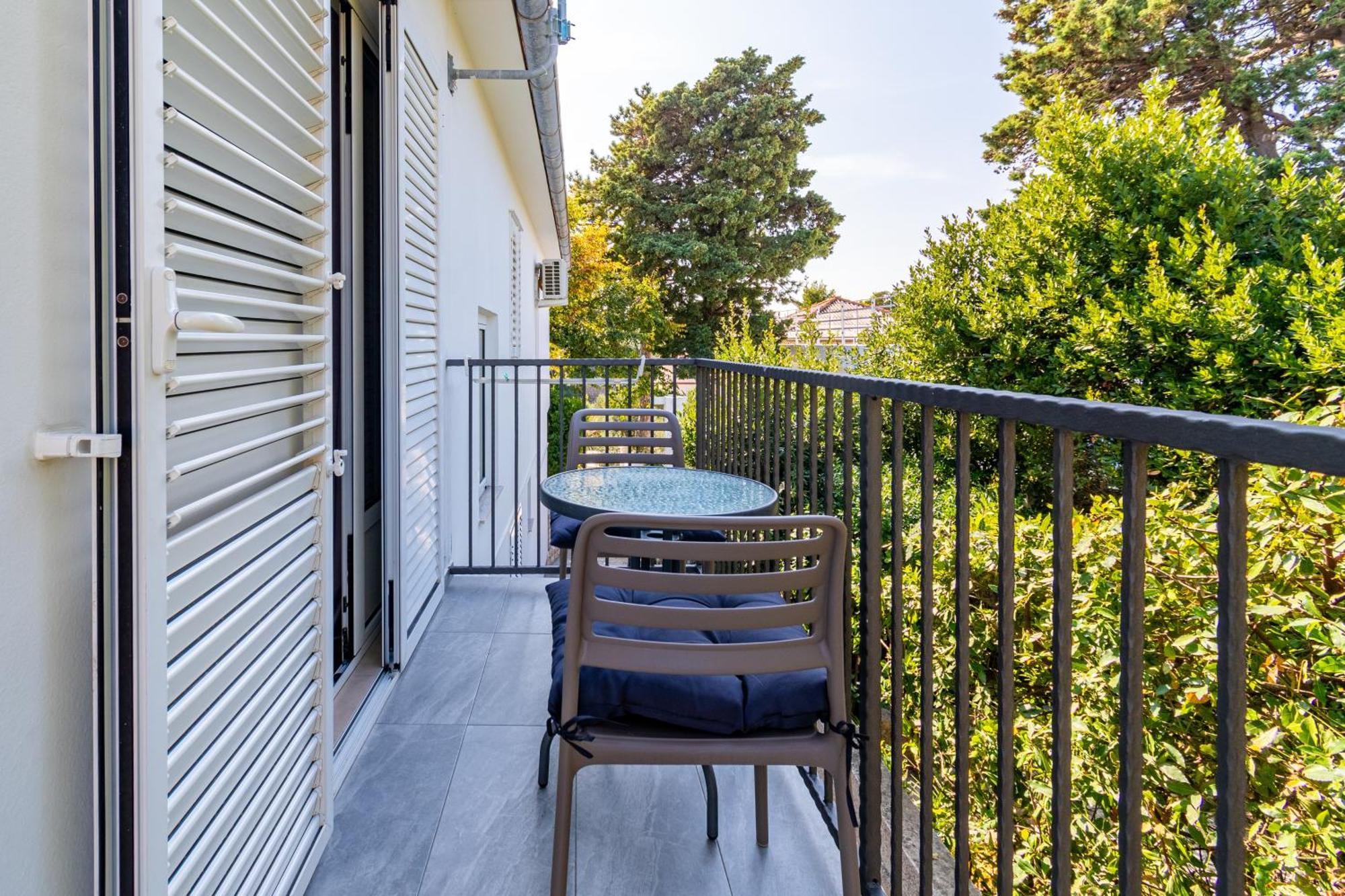 Apartments And Rooms By The Sea Banjol, Rab - 5077 Екстериор снимка
