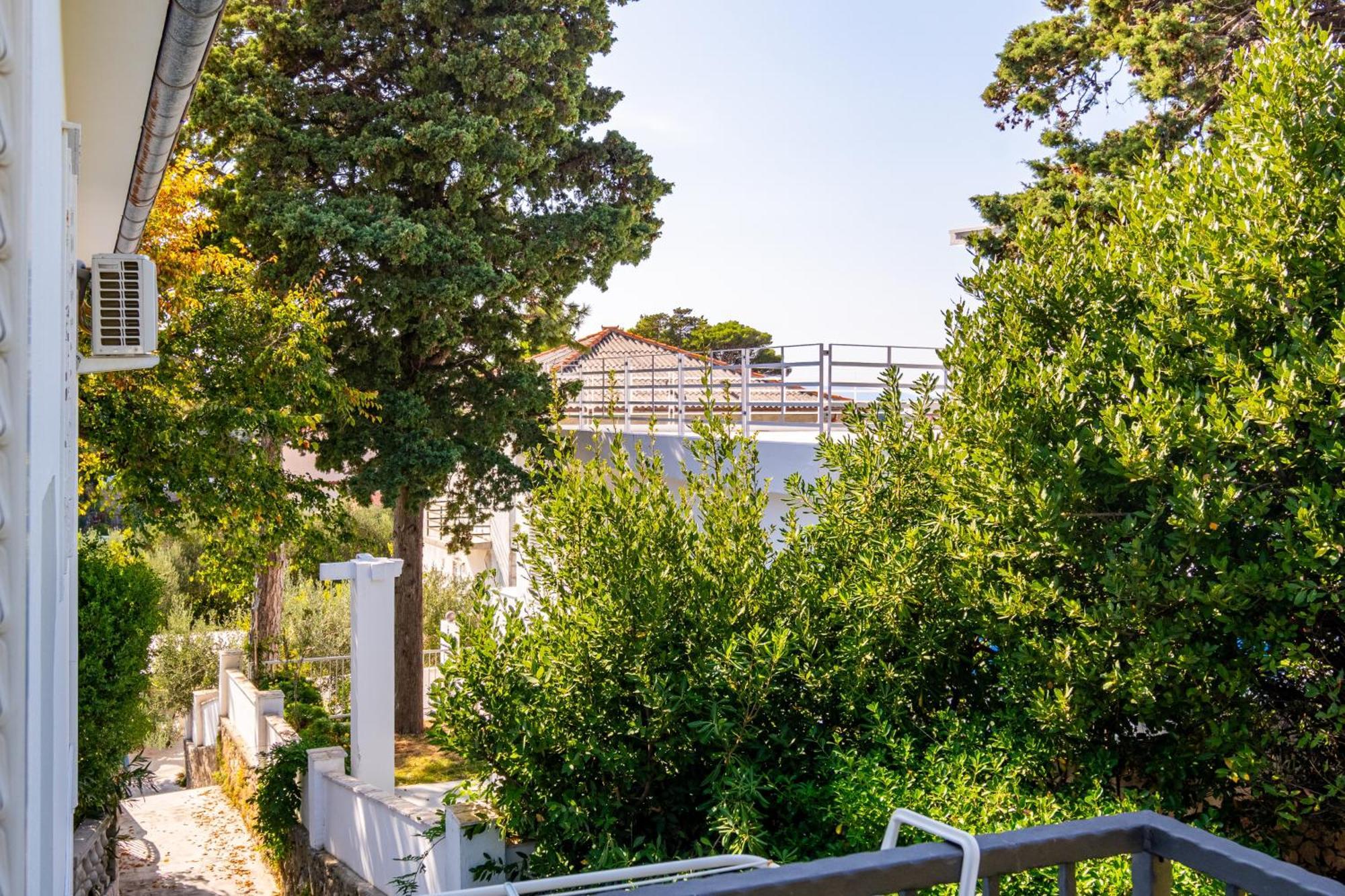 Apartments And Rooms By The Sea Banjol, Rab - 5077 Екстериор снимка