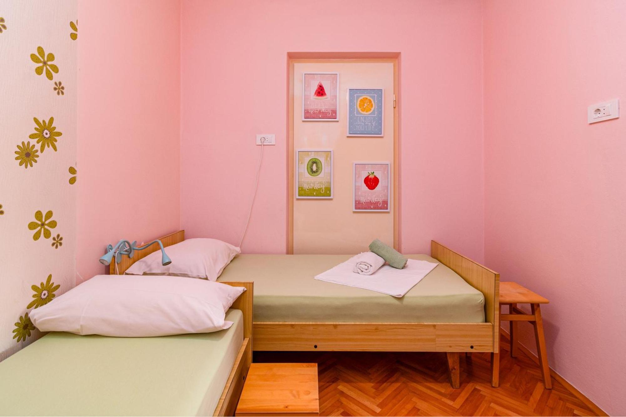 Apartments And Rooms By The Sea Banjol, Rab - 5077 Стая снимка