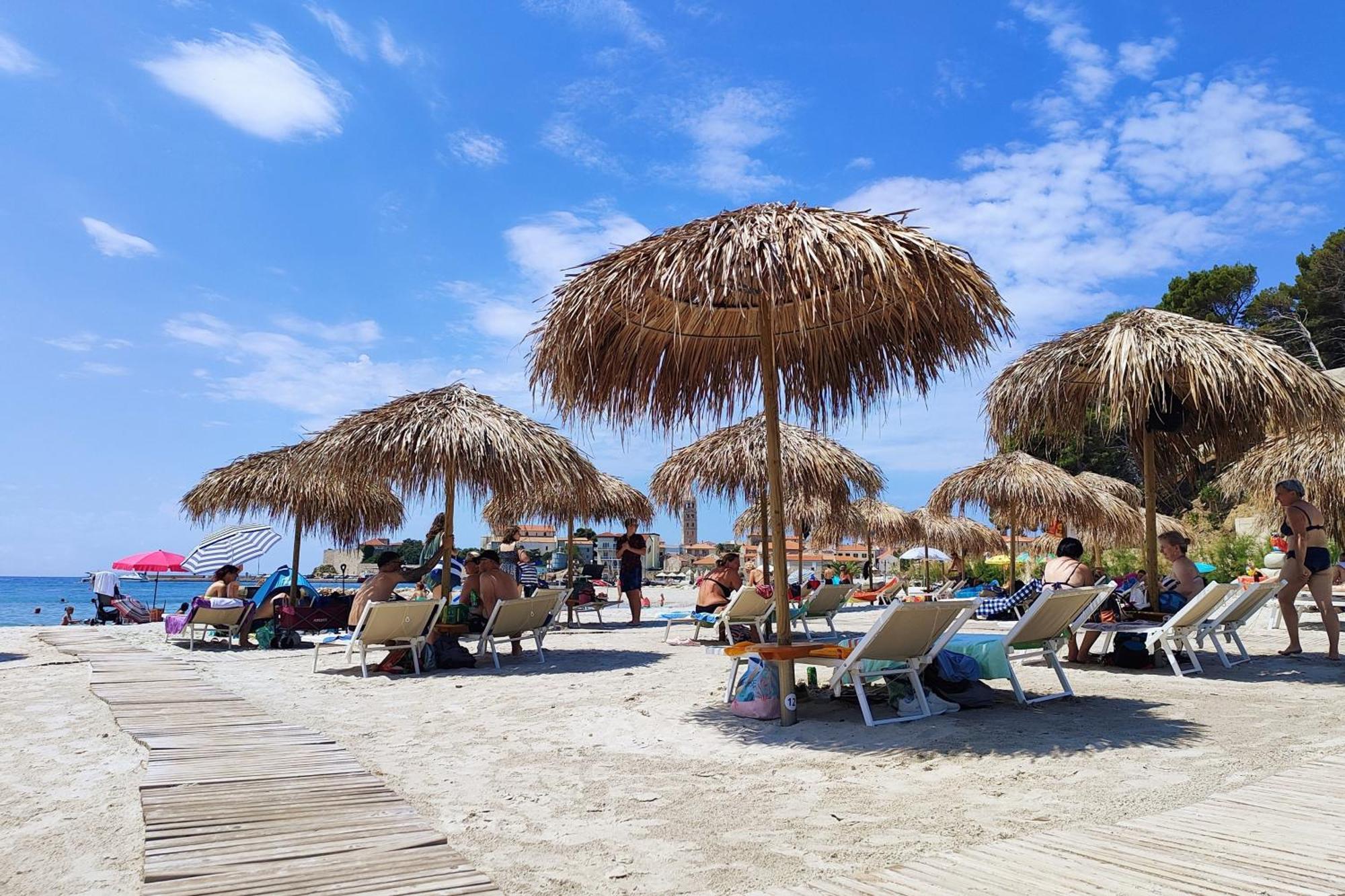 Apartments And Rooms By The Sea Banjol, Rab - 5077 Екстериор снимка